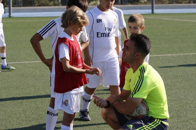 REAL MADRID FOUNDATION CAMPUS EXPERIENCE MAX DAY CAMP - Football Camps